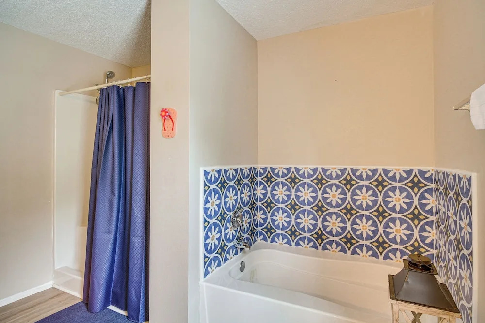 'sea La Vie' Coastal Getaway Steps From the Beach