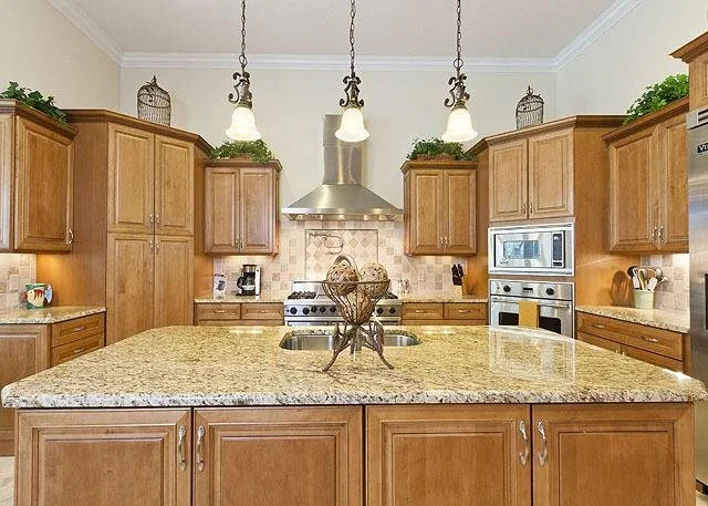 Versailles by the Sea 8 Br home by RedAwning