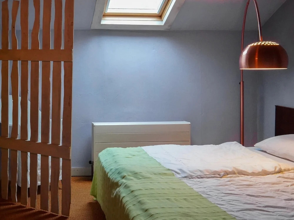Charming Garden Holiday Home for 6