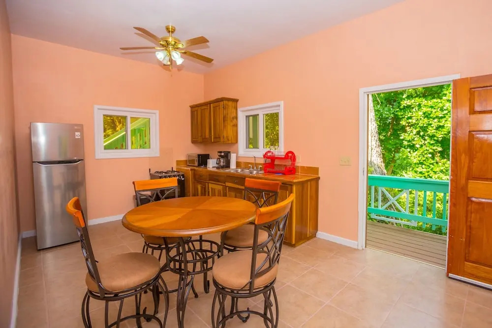 Rivera's Beach House - Ground Floor 1 Bedroom Apts