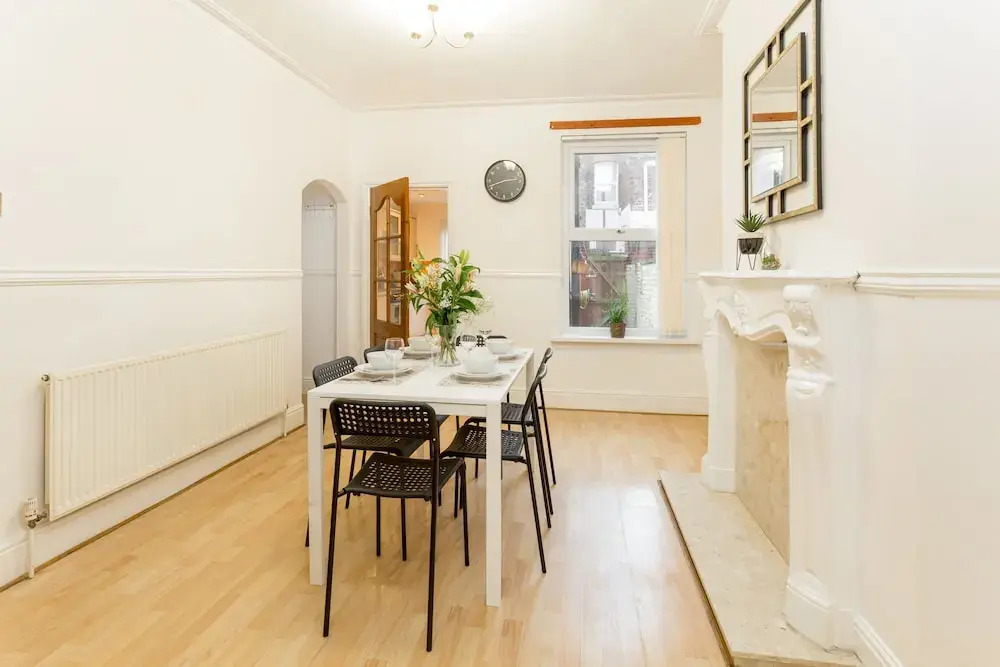 Liverpool Short Stay-Malden Suite