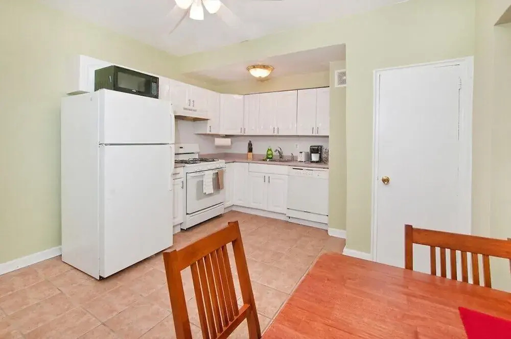 Cozy 2 BR on Upper East Side