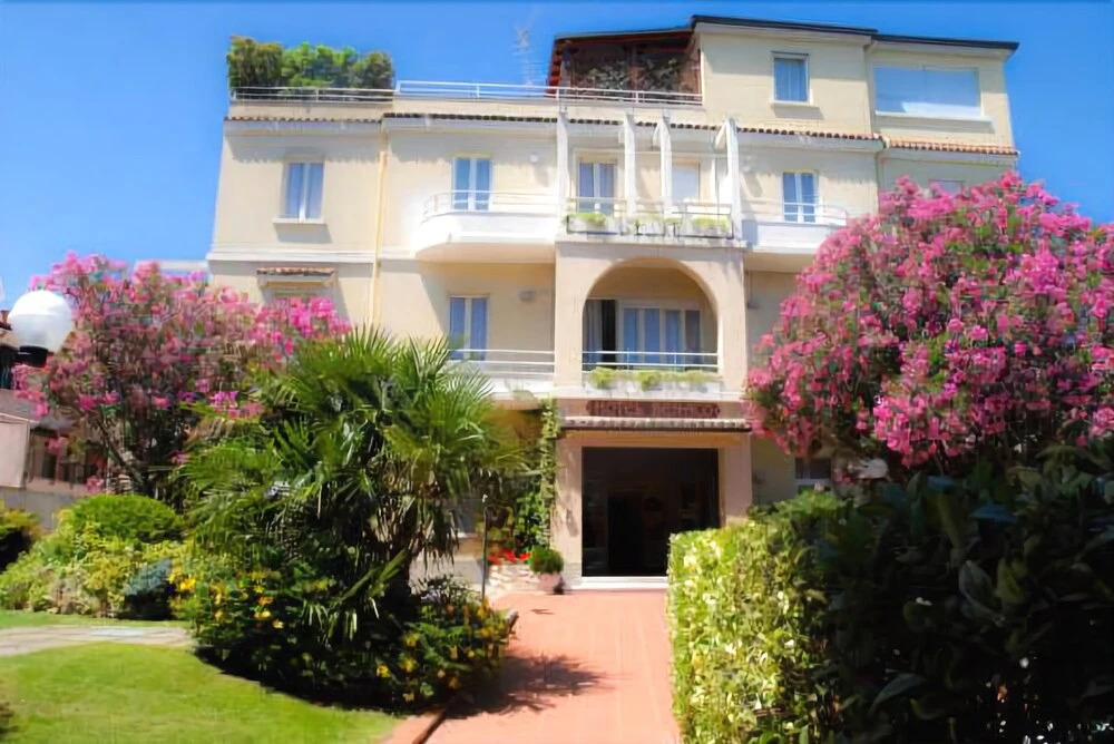 Hotel Benaco
