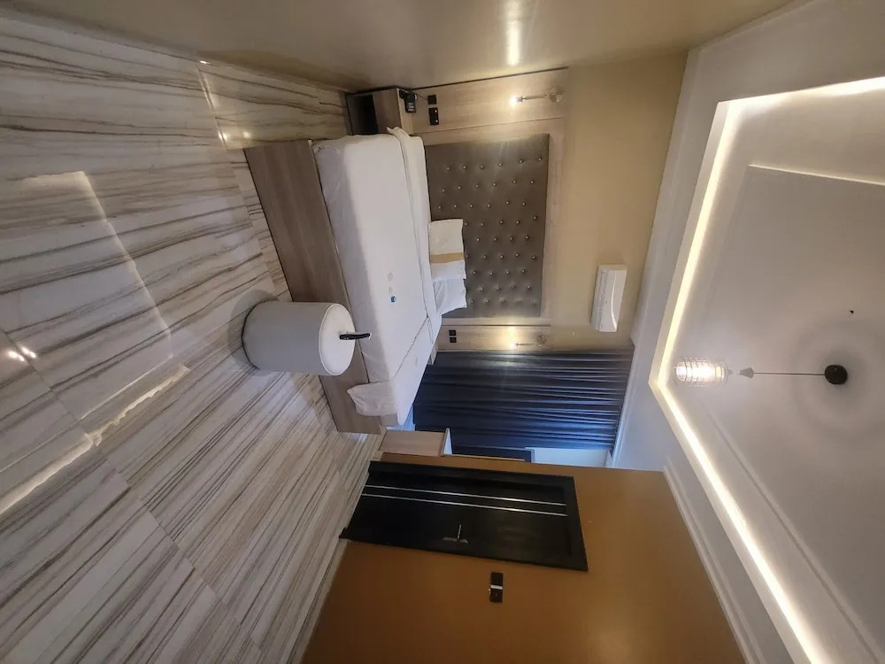 The Charis Hotel and Suites