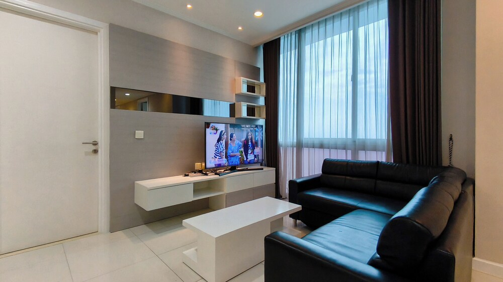 Spacious And Lavish 4Br At The Via And The Vue Ciputra World Apartment