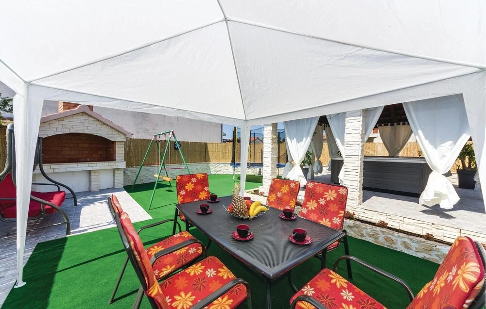 Two-Bedroom Holiday Home In Sukosan