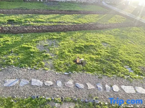 Xueyu Qishe · Scenic View Villa Hotel (Kangding Tagong Grassland Branch)