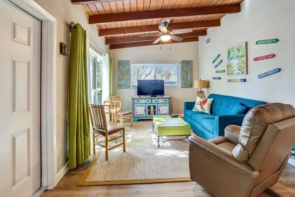 Bay Front Duplex 1br, Fishing Dock - Walk to Beach!