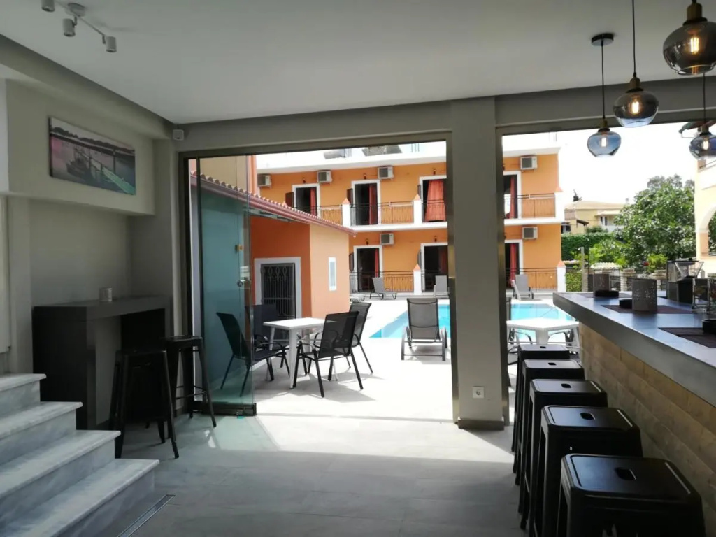 Dionisos Apartments
