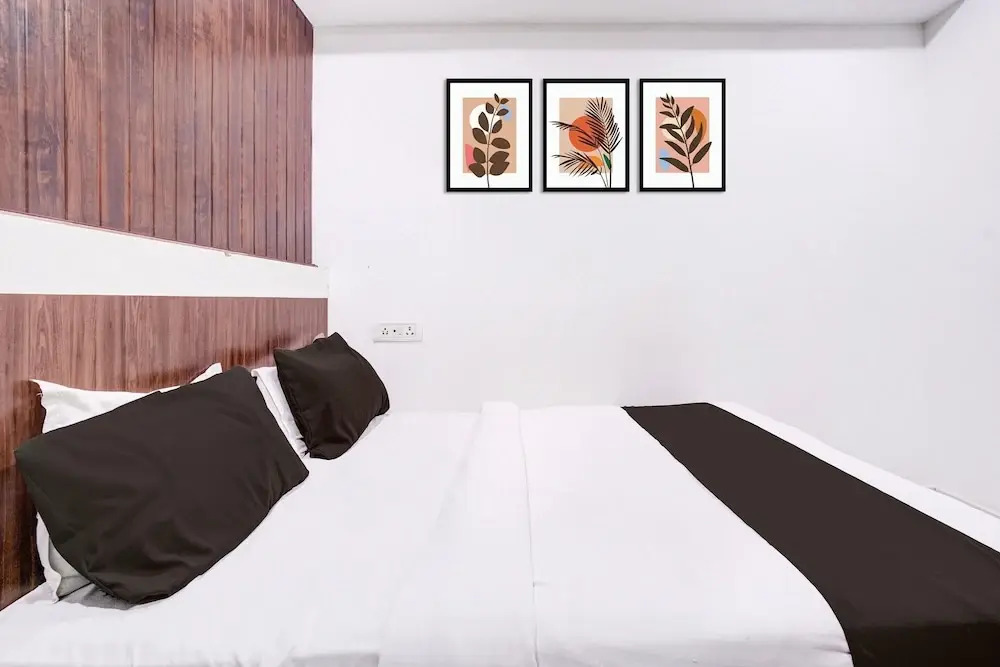 Comfy Stays at Lokhandwala Andheri West