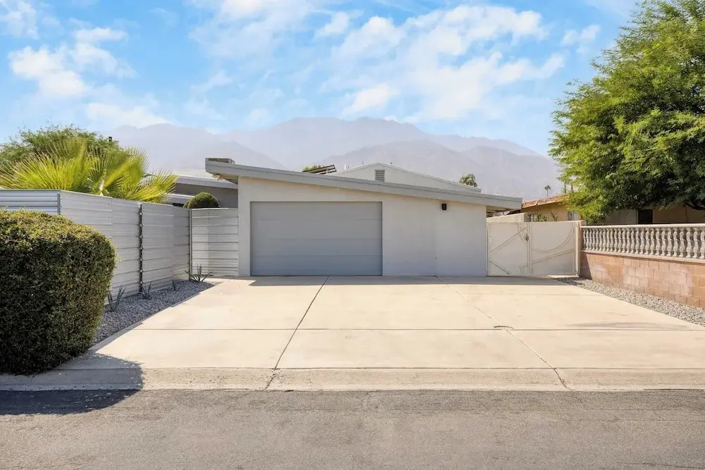 Lloyd by Avantstay Palm Spring Paradise w/ Pool, Large Yard & Table Tennis! Permit#3779