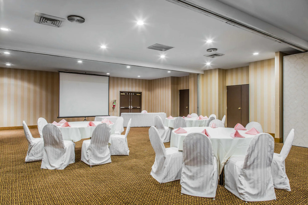 Rodeway Inn & Suites East Windsor