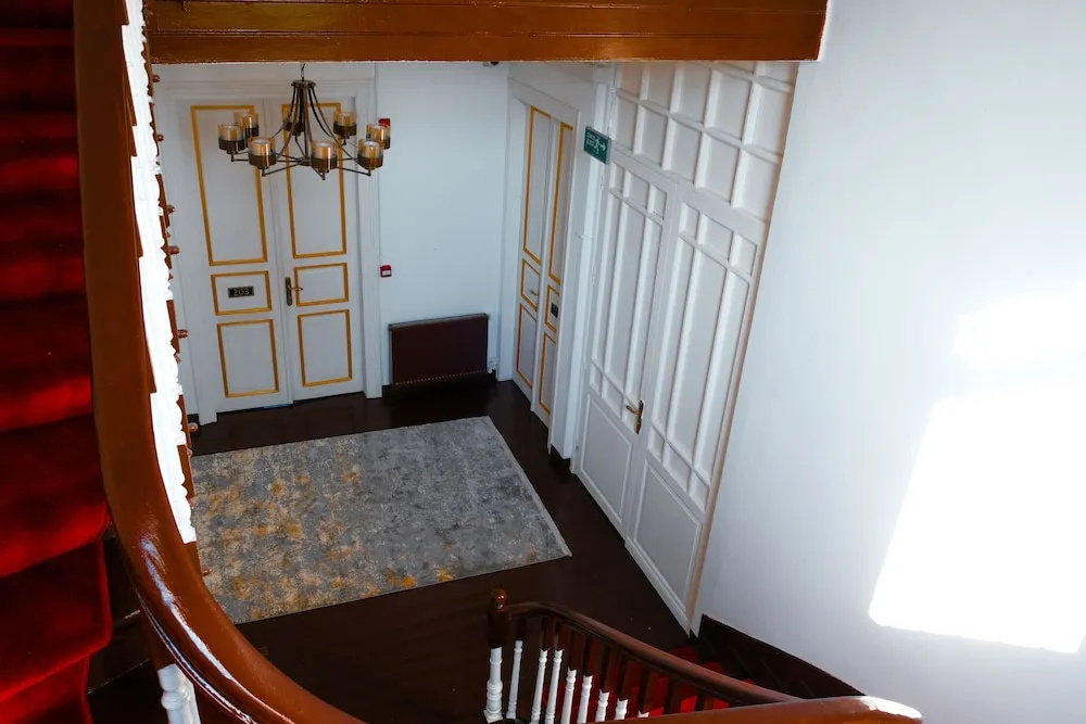 Laden Palas Princes Island Historical Mansion