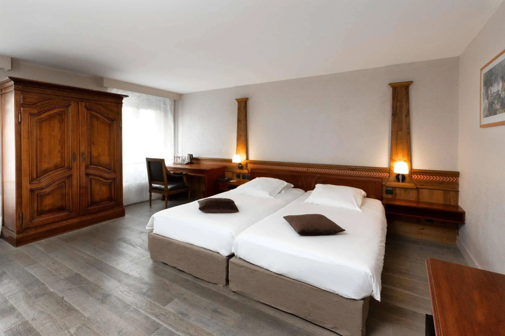 Hôtel de lEurope by HappyCulture
