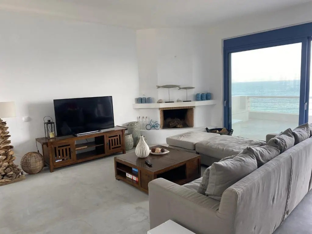 NV seafront Villa with private pool & NV seafront luxury suites no pool acces - Aegina