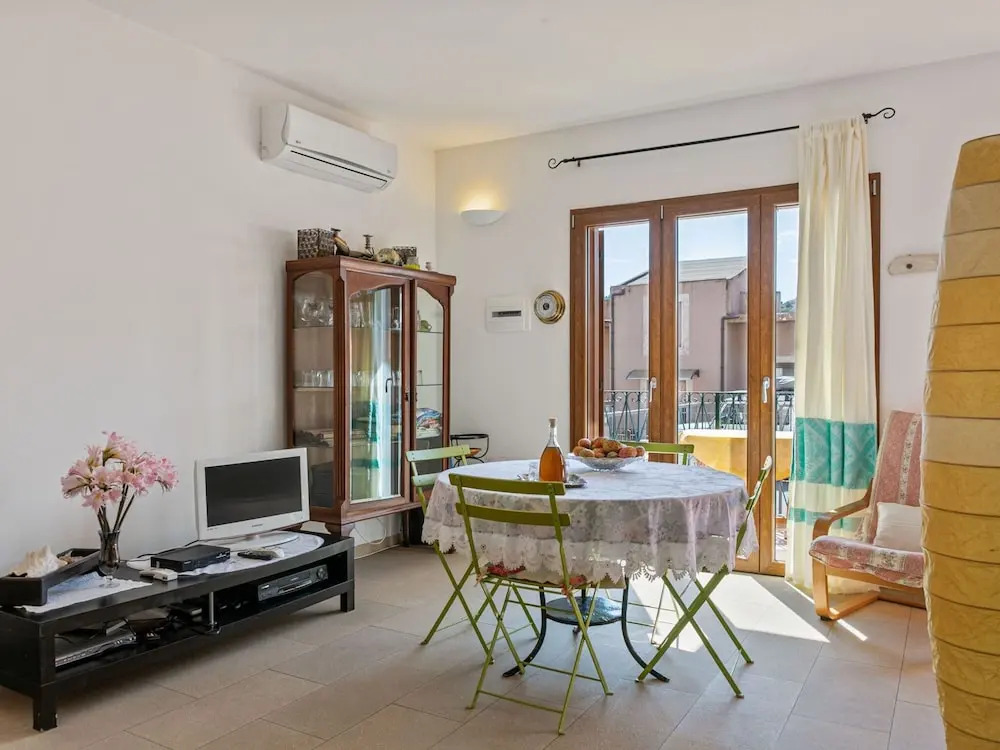Relaxing Bosa Stay with Veranda