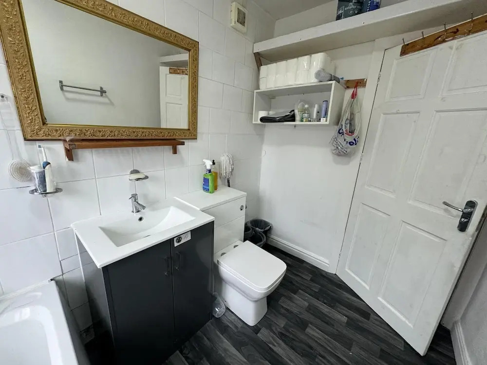 Charming Stoke House With 2 Nice Bedrooms