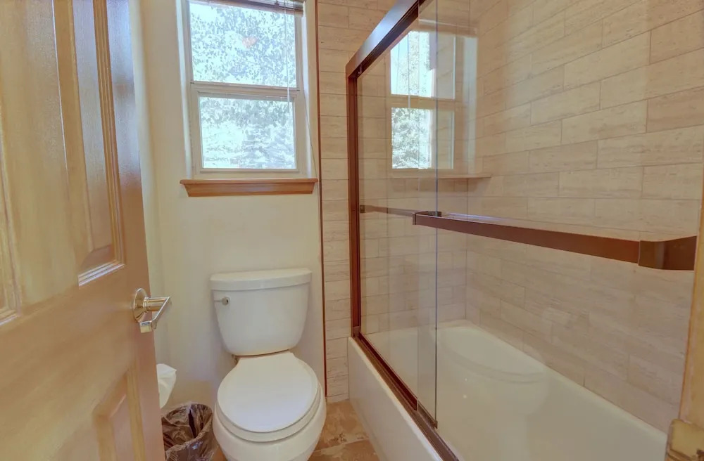 75 Corinthian 3br 3ba Spacious Layout, Private Garage. 3 Bedroom Townhouse by RedAwning