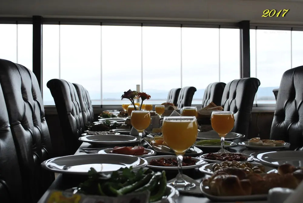 Cem Hotel