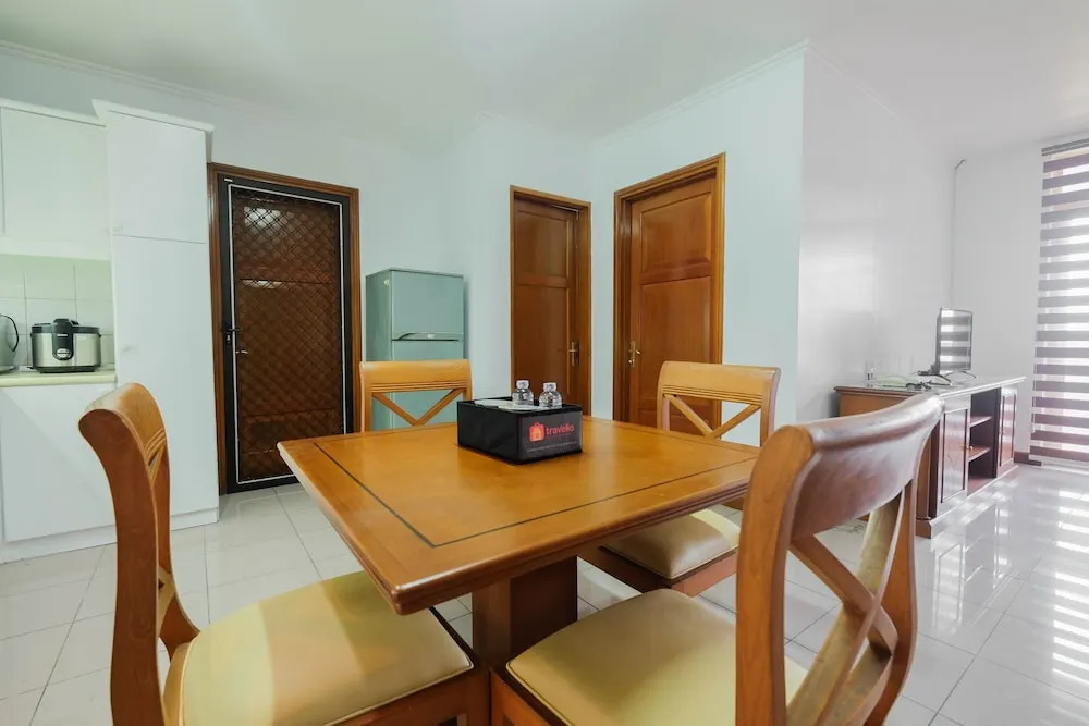 Fully Furnished and Cozy 2BR at Pondok Klub Villa Apartment