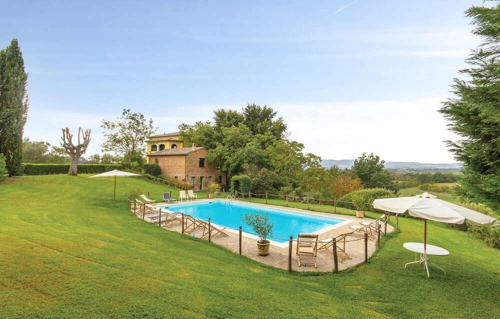 Awesome Home in Castiglione Del Lago With 7 Bedrooms, Outdoor Swimming Pool and Wifi