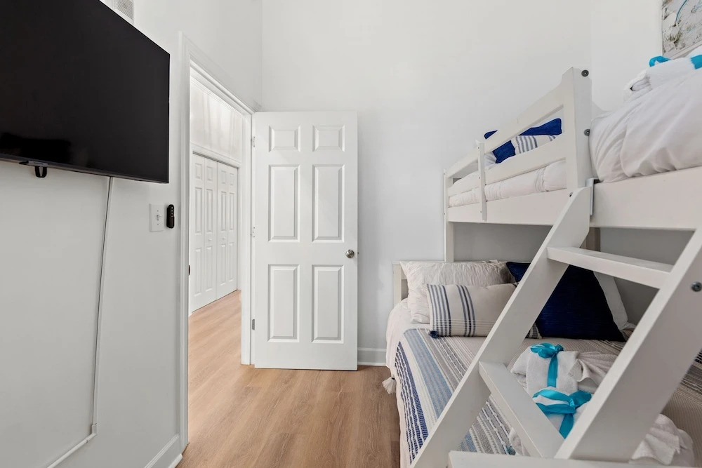 Remarkably Updated 3/2 in Seagrove Highlands - Gulf Views Sleeps 9