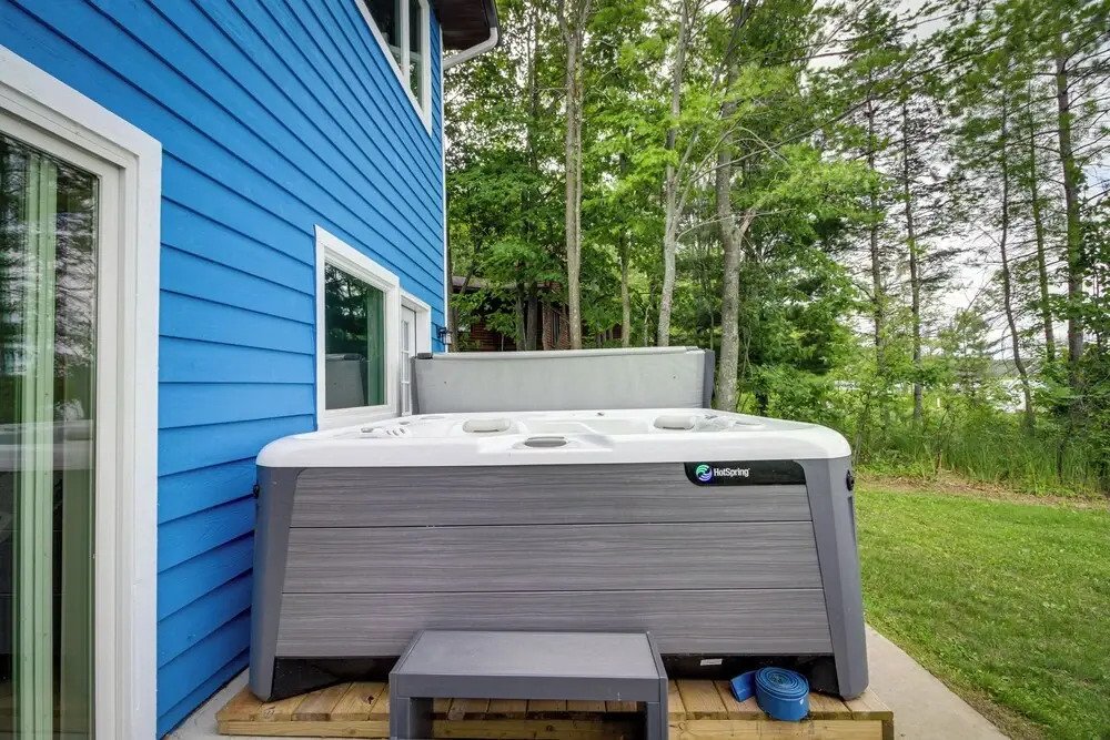 Nisswa Lake Getaway w/ Hot Tub + Kayaks!