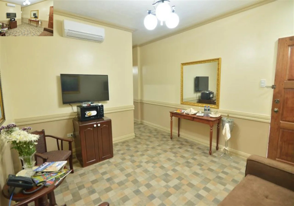 Roz And Angelique's Inn & Suites