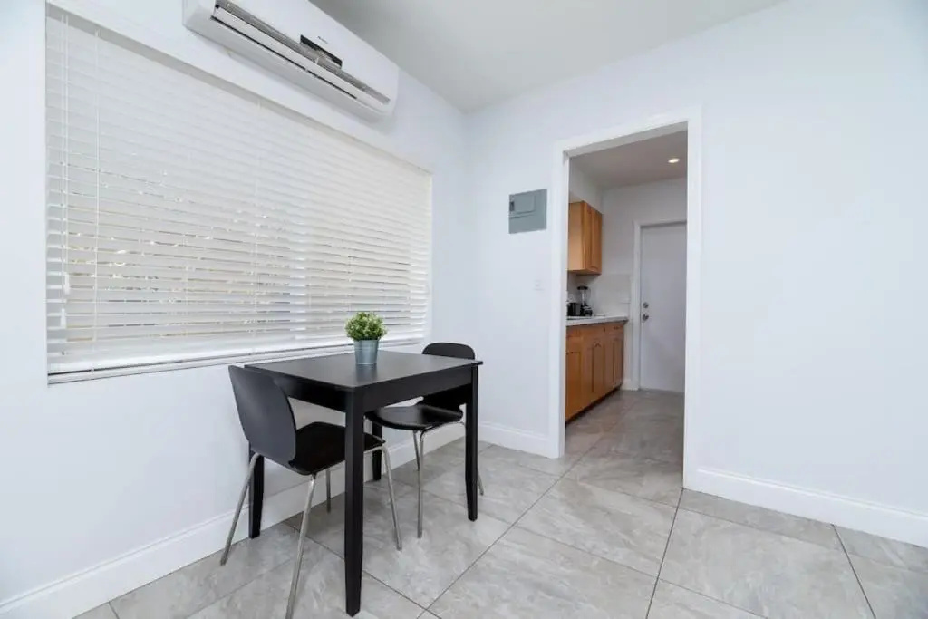 Bayshore Breeze 3 - King Bed, Kitchen, Parking