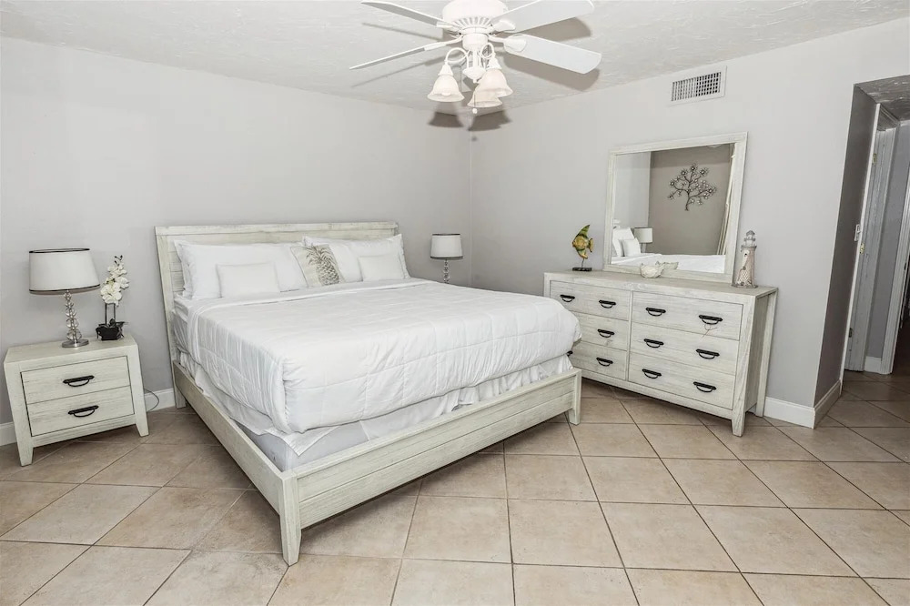 Shoreline Towers 1063 2 Bedroom Condo by RedAwning