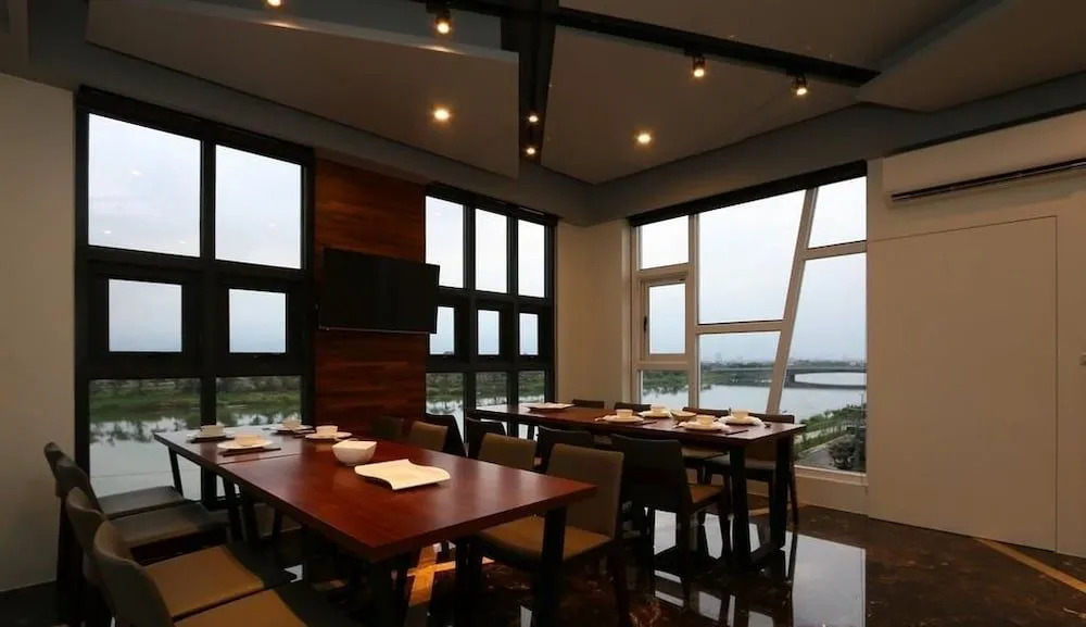 Li Chu Art Paternity B&B
