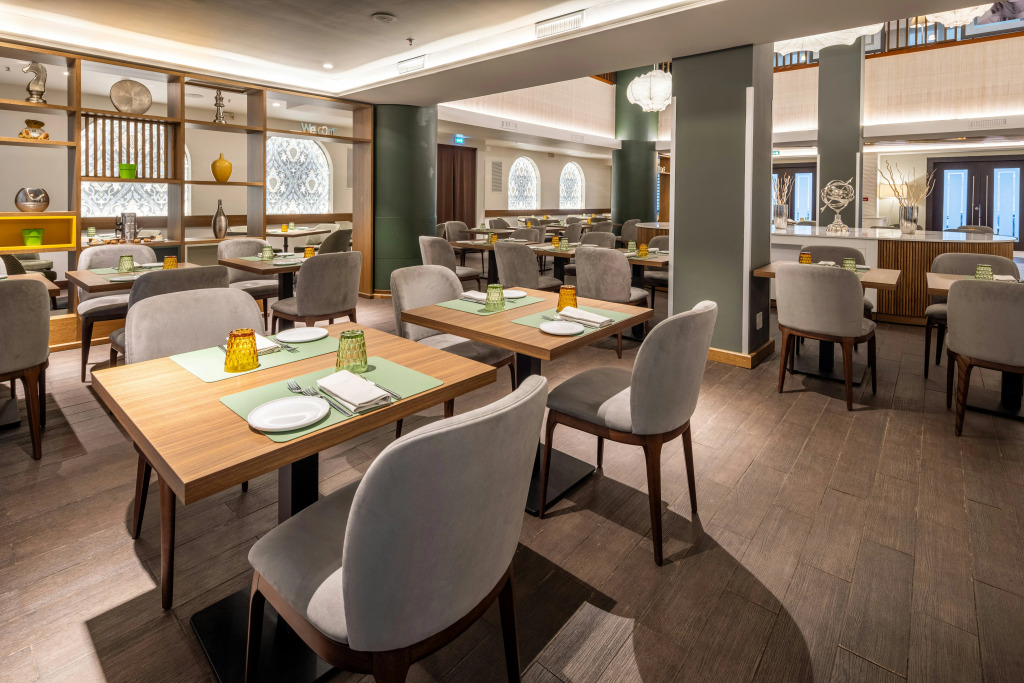 Holiday Inn Naples by IHG