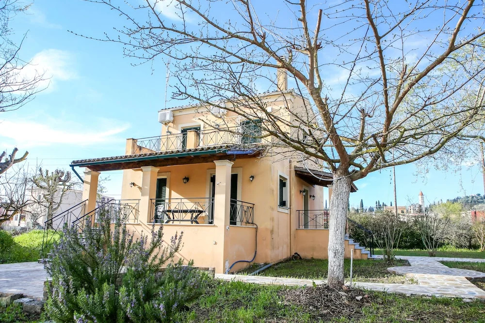 Lefkes House