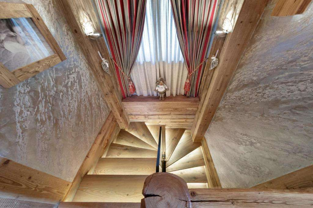 Chalet Matterhorn François - Central Alpine Chalet with Private SPA & Breakfast