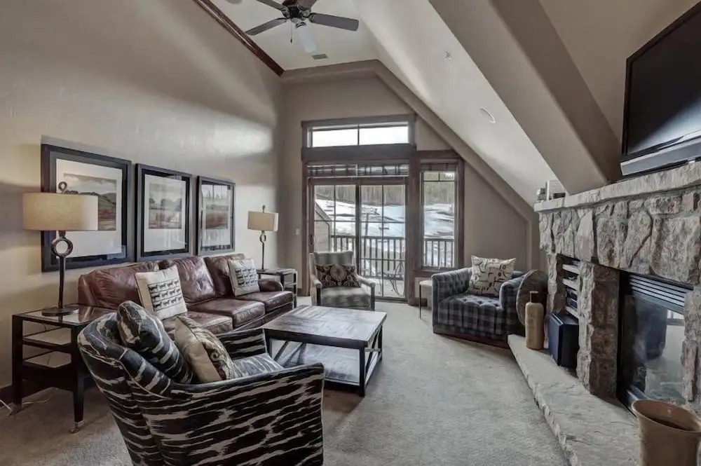 Crystal Peak Lodge 4 Bedroom Ski in, Ski out Slopeside Condo at the Base of Peak 7