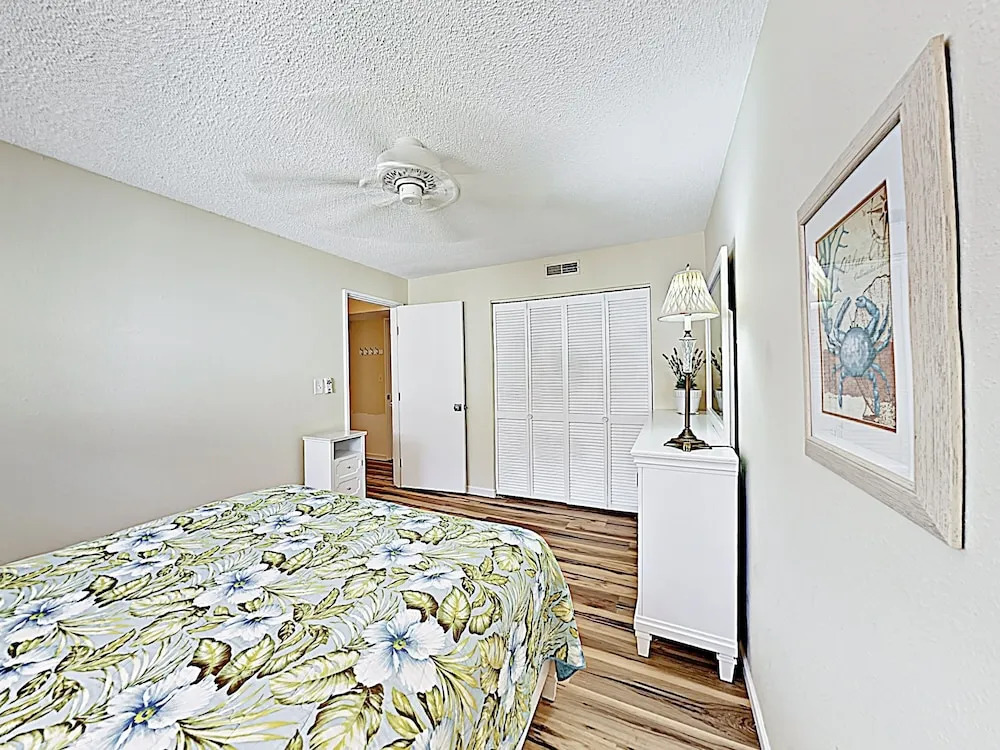 New Listing! Golf & Beach : 5 Pools & Tennis 2 Bedroom Condo