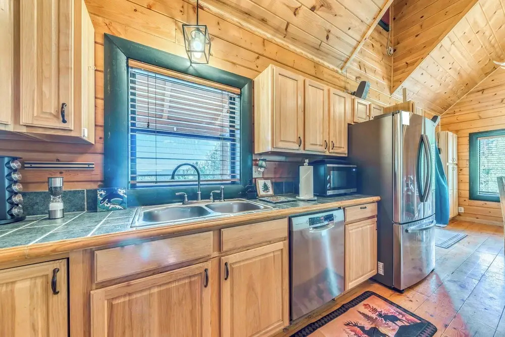 16 Mi to Ski Apache: Ruidoso Cabin Rental