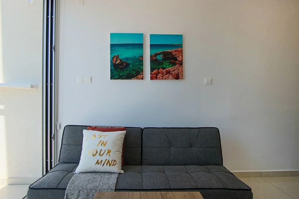 Phaedrus Living: Seaside Luxury Flat Harbour 104