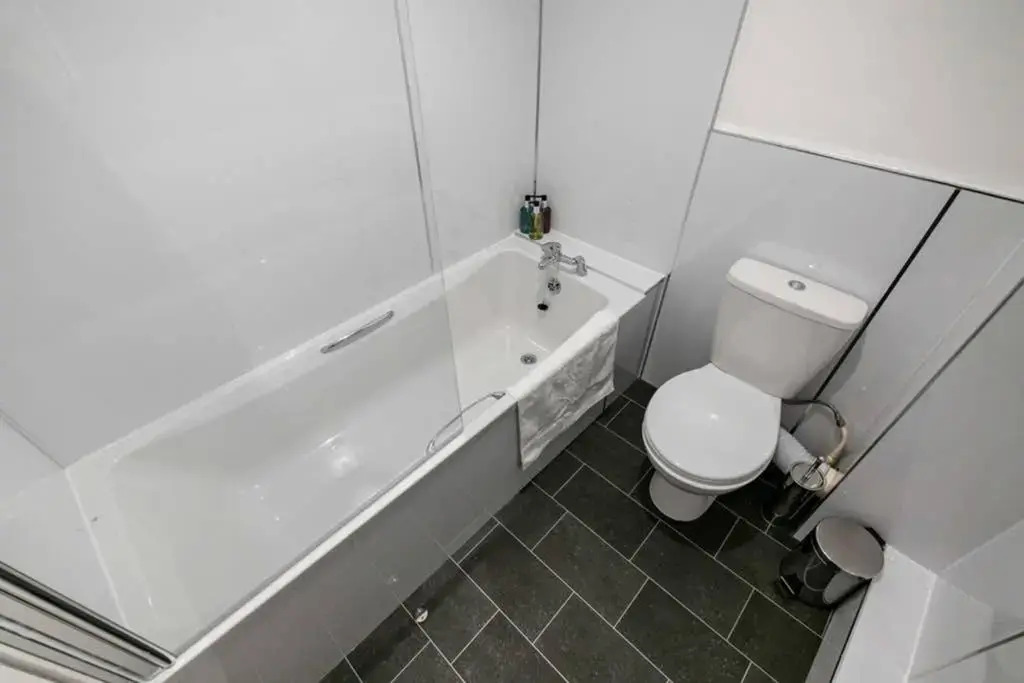 ☆Bright Apartment, Near University + City Centre☆