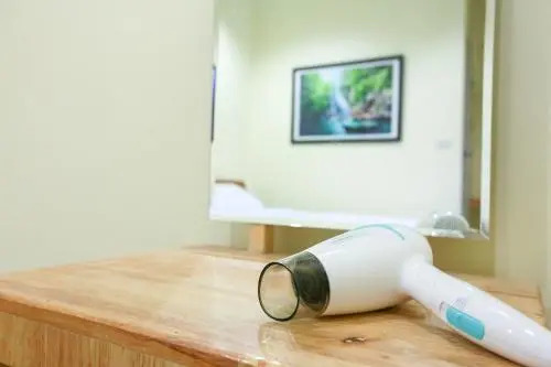 INTERest POSHTEL