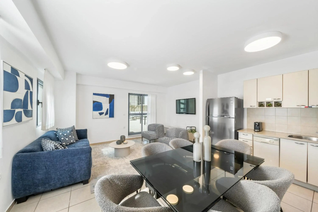 Beautiful 3 BDR Heart of JLM -Modern with Huge Balcony
