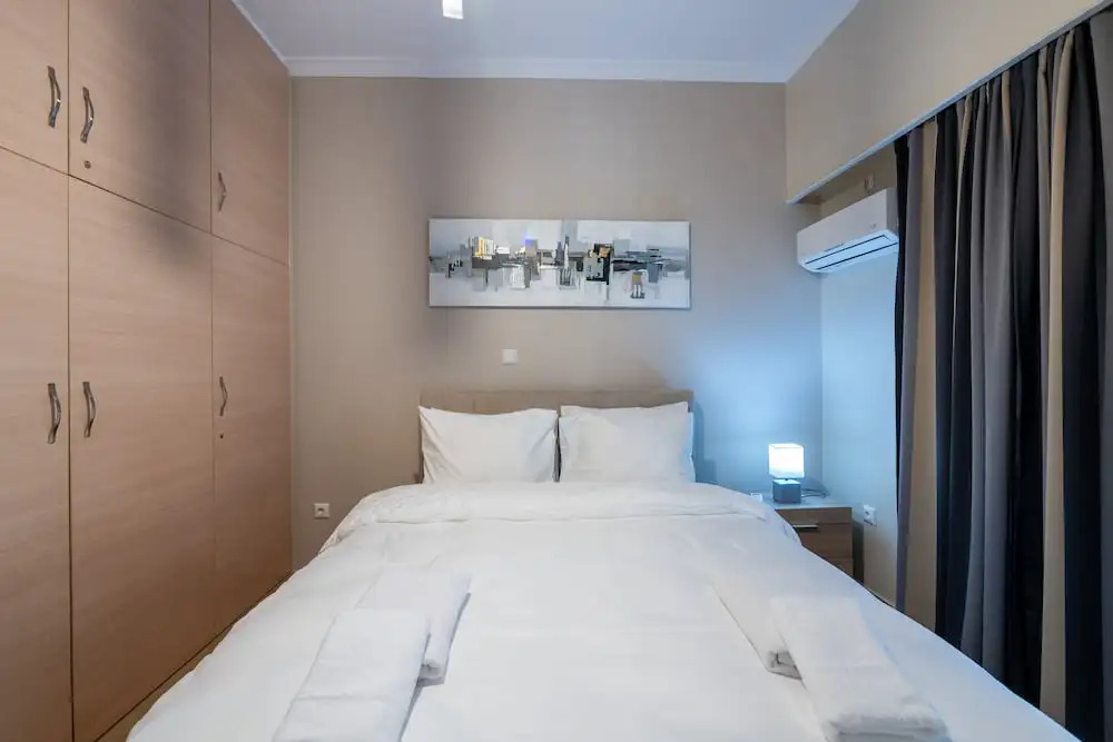 2br renovated flat close to metro