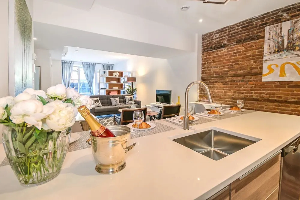 LiV MTL Soho Spacious Rooftop Suites for Groups Near Downtown Montreal