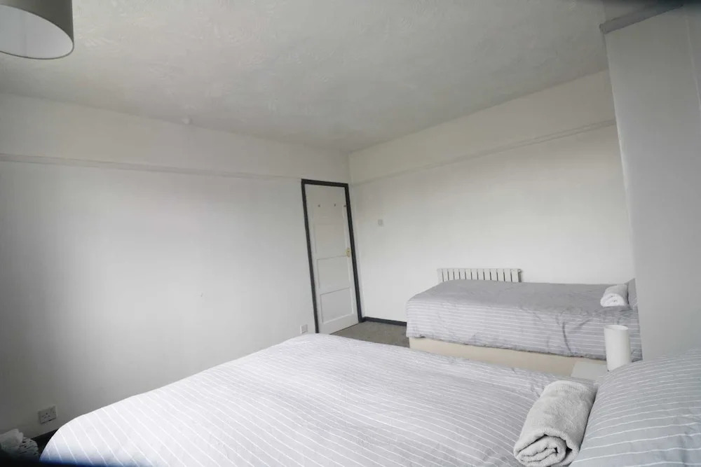 Lovely 4-bed House in Nottingham