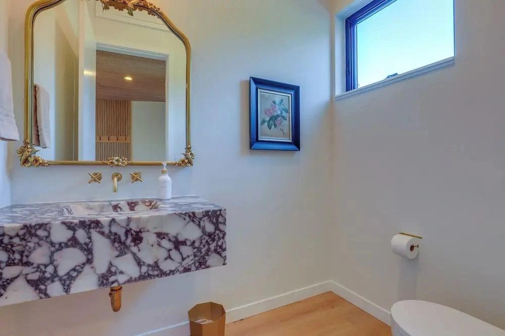 Private Hot Tub! Luxe Hood River Retreat Near Dtwn