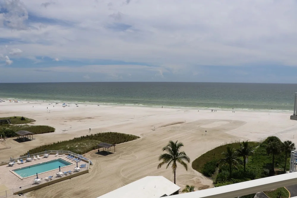 Jamaica Royale - 804 - 2 Br Condo