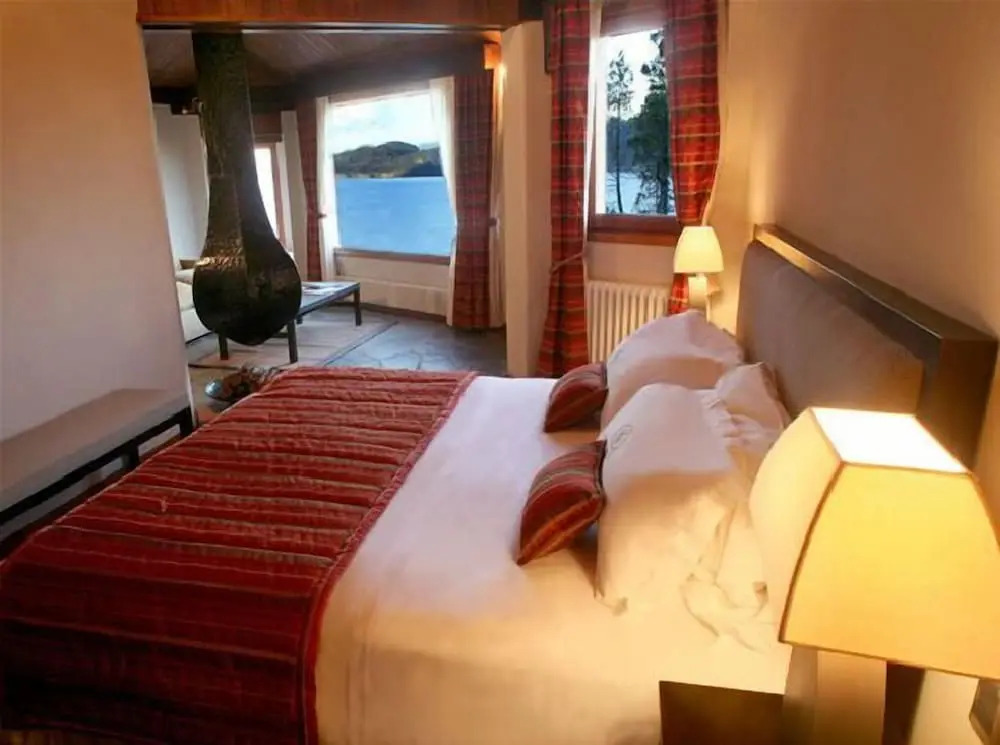 La Sirenuse Lake Resort