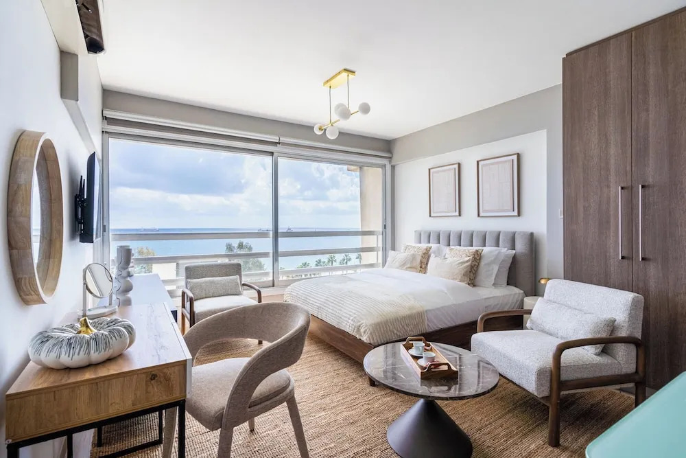 Signature Seaview Penthouse Studio
