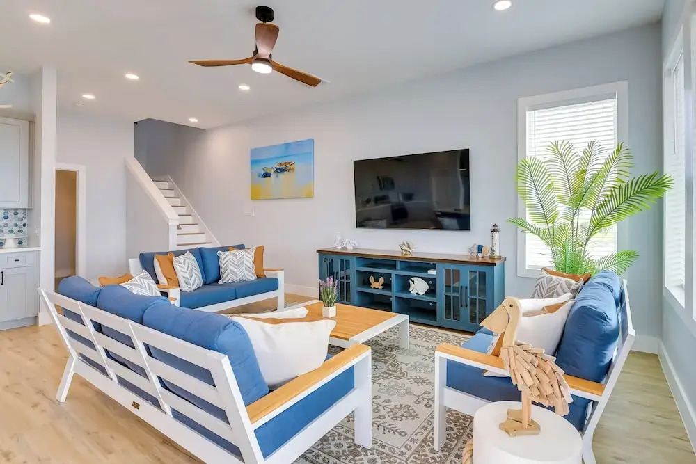 Steps to Beach: Vibrant House in Galveston!