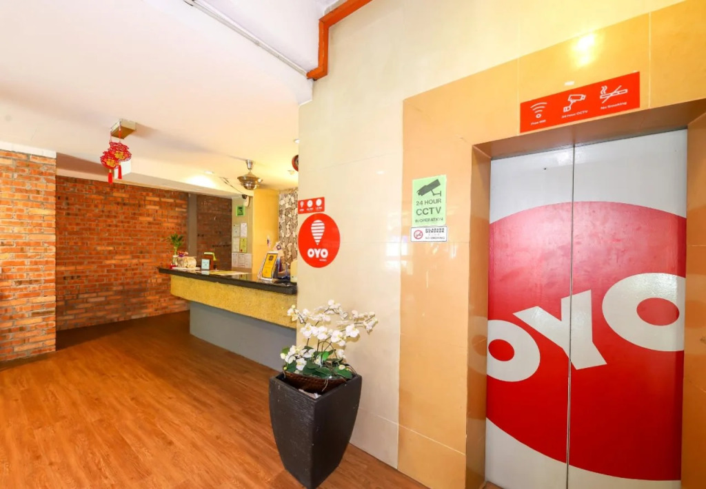 OYO 252 Lotus Hotel